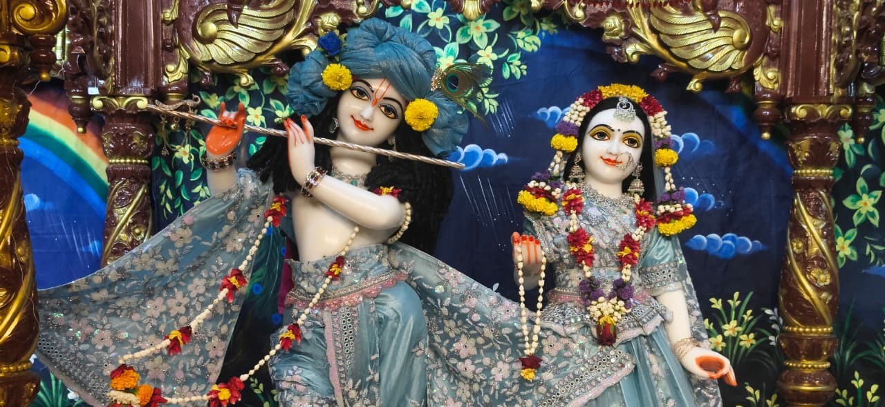 Nandotsava Mangal Arati Veshbhusha Seva